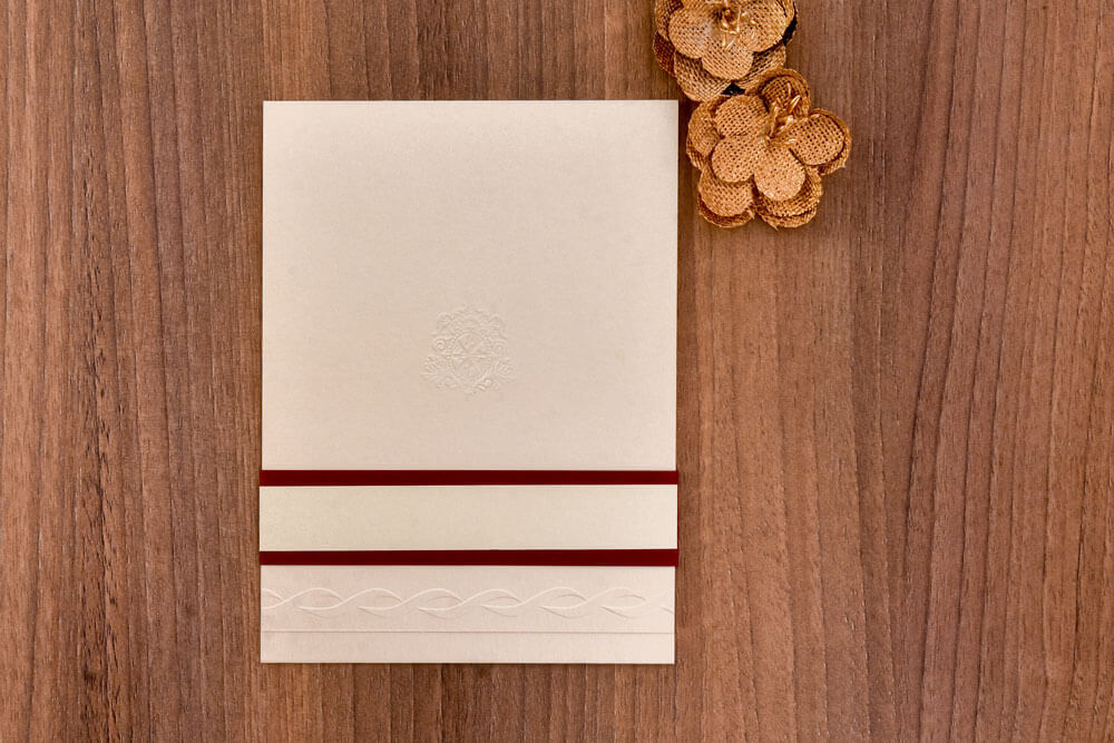 Invitación de grado personalizada con texto impreso, elaborada por Tarjetas Rasgo en Bogotá